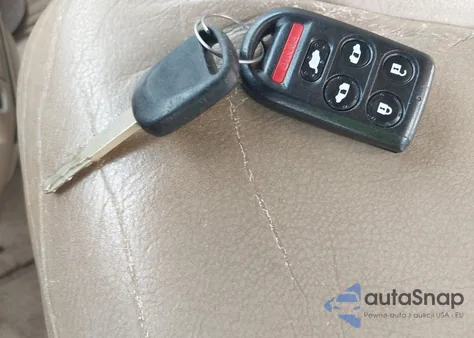 2005 Honda Odyssey Touring z USA, uszkodzony, nr VIN 5FNRL388X5B032666